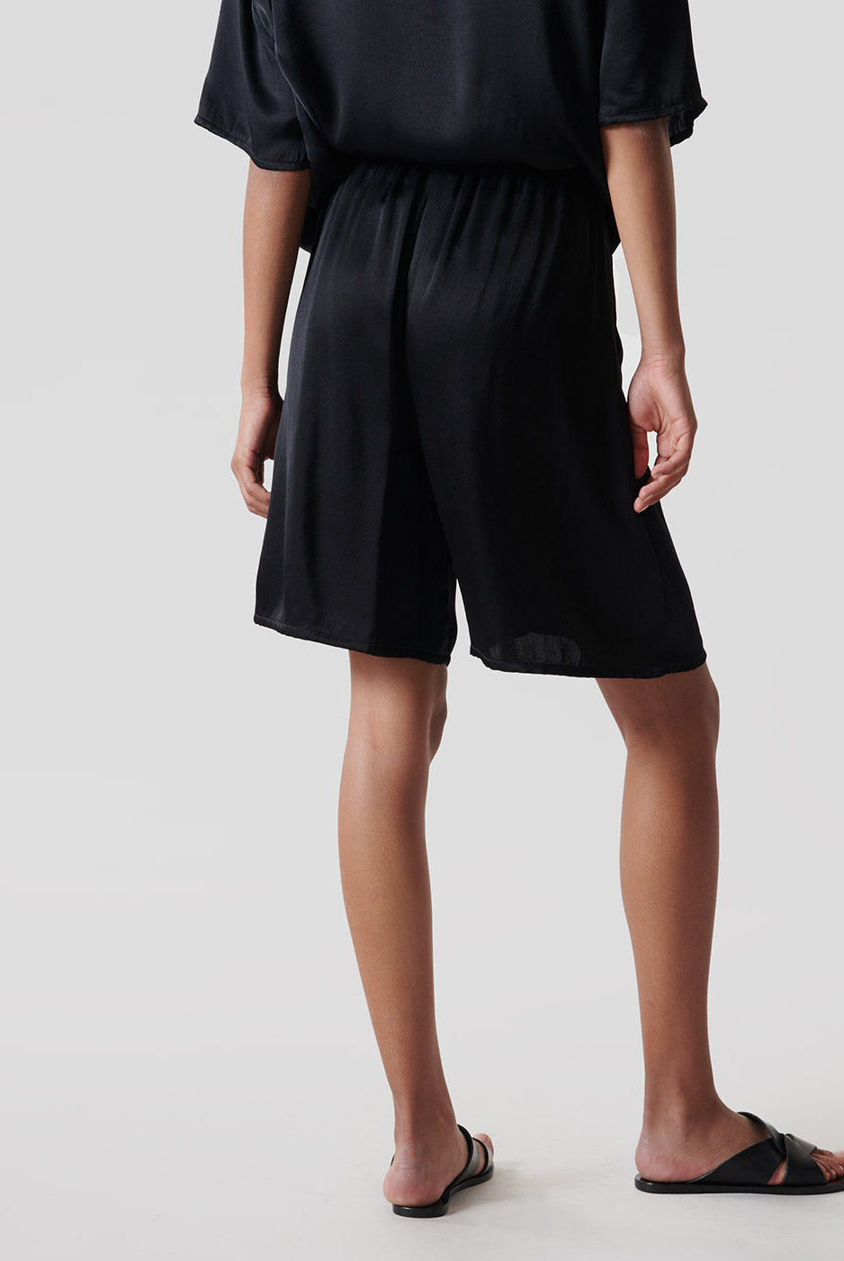Bermuda Hero Satin Noir - Jeanne Vouland