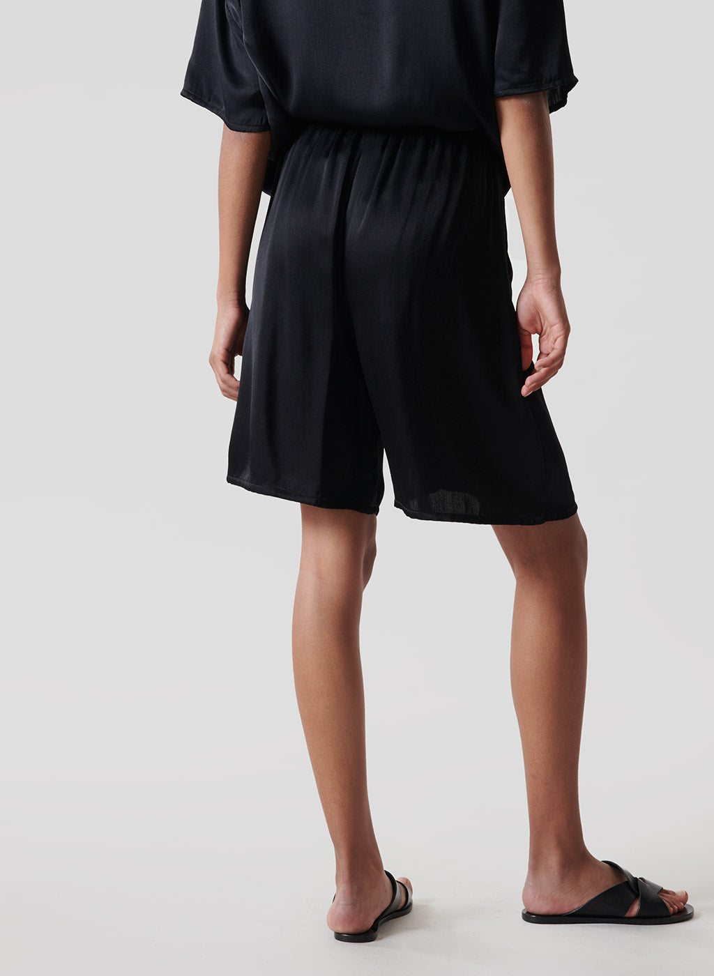 Bermuda Hero Satin Noir - Jeanne Vouland